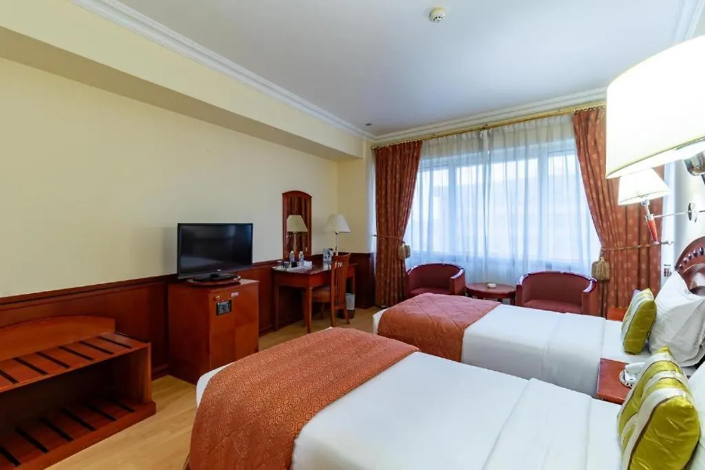 Hotel Grand Tucasa Near International Airport New Delhi 4*,